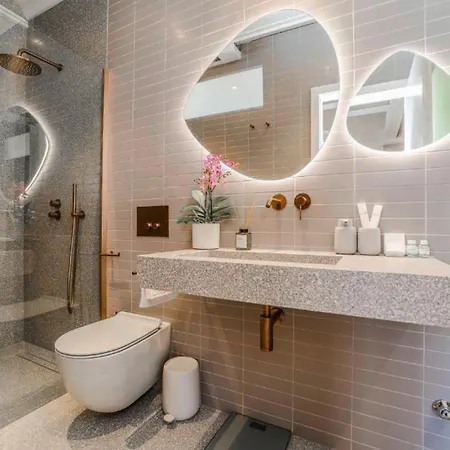 1 Bedroom Lovely In * زادار
